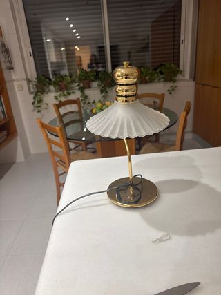 Lámpara de mesa cristal y metal dorado