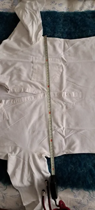 Camiseta blanca cuello polo manga francesa