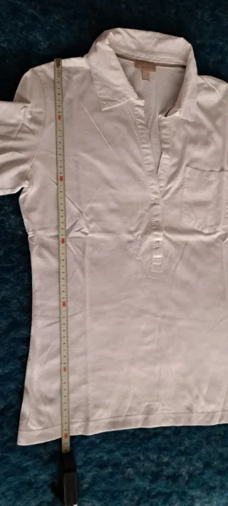 Camiseta blanca cuello polo manga francesa