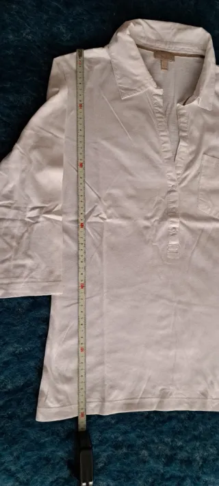 Camiseta blanca cuello polo manga francesa