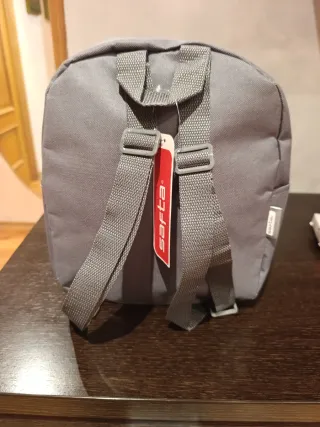 Mochila pequeña gris
