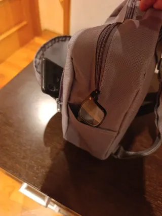 Mochila pequeña gris