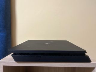 Consola PS4 Slim Negra + Mando Azul