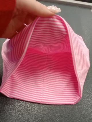 Gorro rosa a rayas