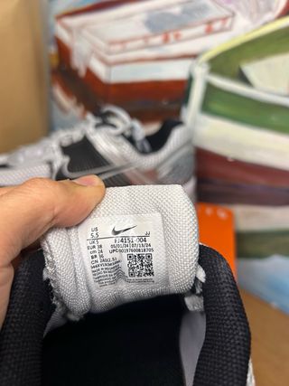 Nike Zoom Vomero 5 Plata/Negro