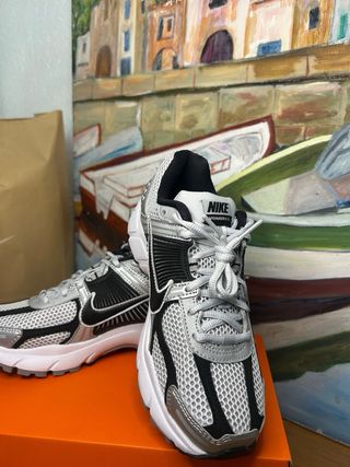Nike Zoom Vomero 5 Plata/Negro