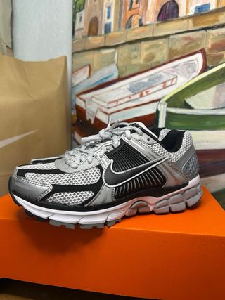 Nike Zoom Vomero 5 Plata/Negro