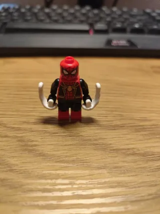 Minifigura Spiderman No Way Home