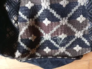 Abrigo negro desigual floral