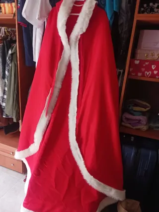 Capa Novia Roja con Pelo Blanco