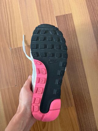 Zapatillas Nike Mujer Beige y Rosa