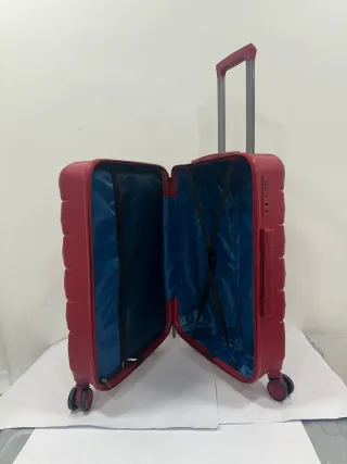 Maleta Mediana Roja con Ruedas