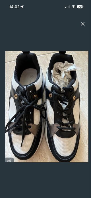 Zapatillas deportivas negras y blancas nuevas