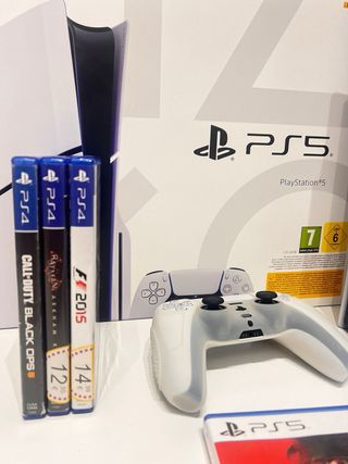 Consola PlayStation 5 + 5 Juegos