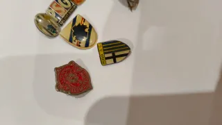 Lote de  14 pines de fútbol.