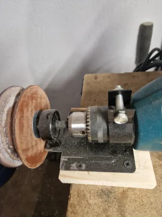 Taladradora Makita con muela de cuero