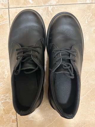Zapatos Dr. Marteens talla 36 sección niños.