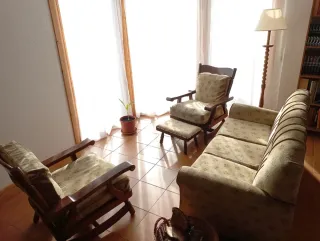 Sofá Chester Vintage de terciopelo beis dorado