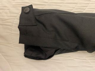 Chaqueta de moto negra le faltan los protectores