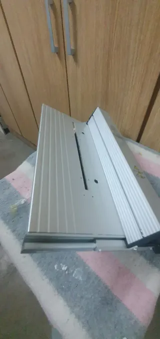 Mesa y guía ingletadora Virutex