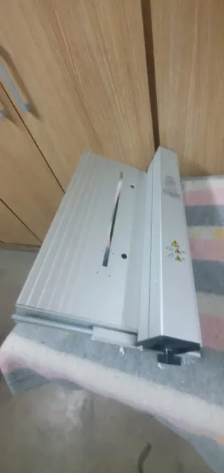 Mesa y guía ingletadora Virutex