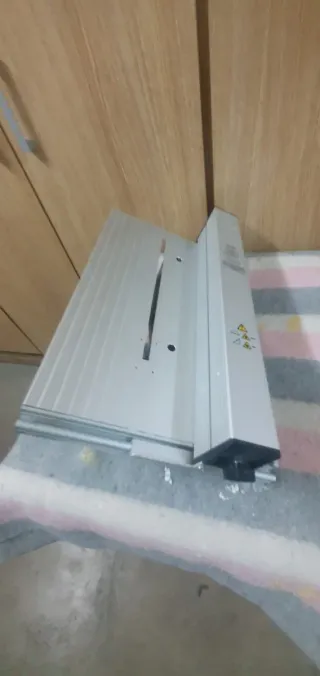 Mesa y guía ingletadora Virutex