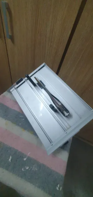 Mesa y guía ingletadora Virutex