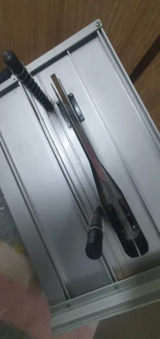 Mesa y guía ingletadora Virutex