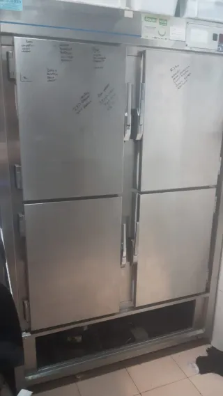 Nevera Hostelería 4 Puertas  Precio negociable