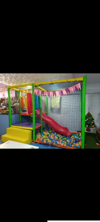 Parque de bolas infantil con tobogán,4sacos ybolas