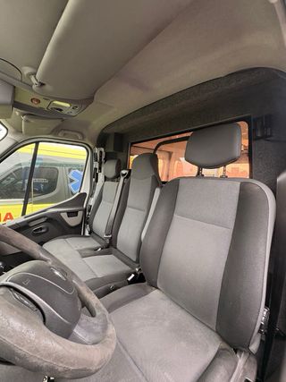 ¡Averiada! Furgoneta Renault Máster del 2013.