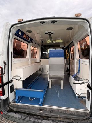 ¡Averiada! Furgoneta Renault Máster del 2013.