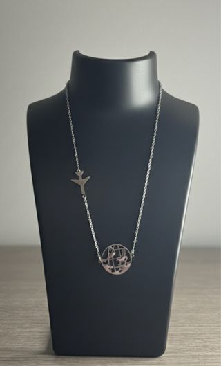 Collana con aereo e globo