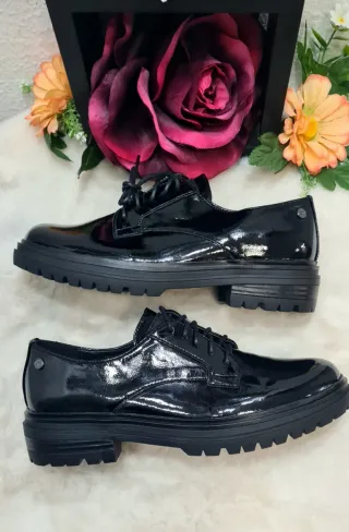Zapatos de cordones negros