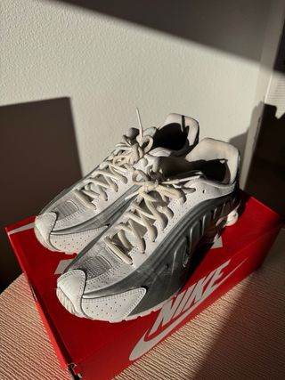 Nike Shox R4 Blanco y Plata