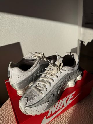 Nike Shox R4 Blanco y Plata