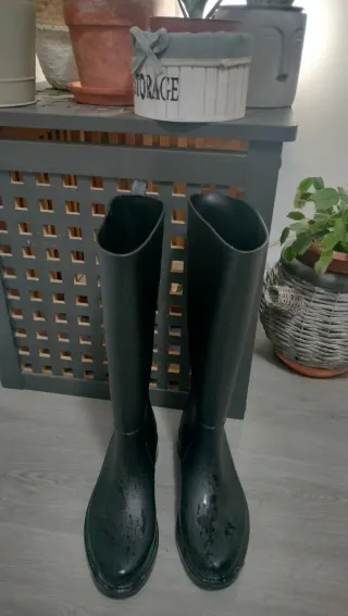 Botas de agua negras altas