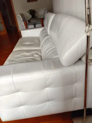 Sofá extensible de piel blanco