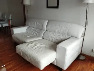 Sofá extensible de piel blanco