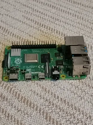 Raspberry Pi 4 Model B 8GB + 32GB SD