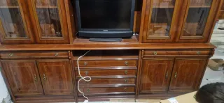 Mueble de salón madera y cristal