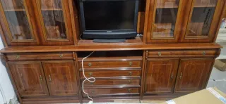 Mueble de salón madera y cristal