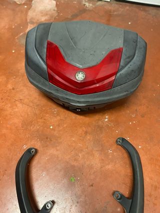 Maleta y Soporte Yamaha T-Max 2010