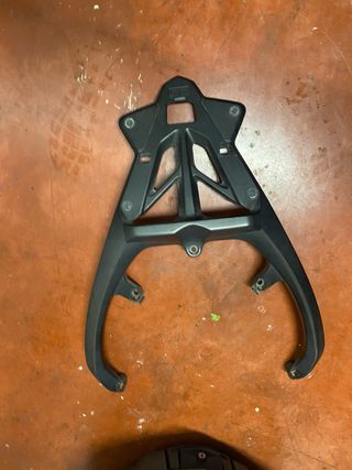 Maleta y Soporte Yamaha T-Max 2010