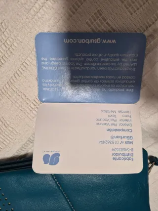 Cartera de piel color turquesa