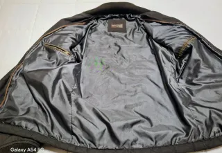 Chaqueta acolchada marrón con cremallera