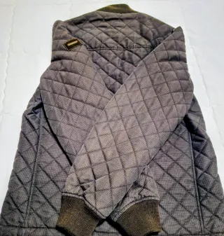 Chaqueta acolchada marrón con cremallera