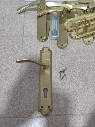 Manillas para puertas interiores doradas