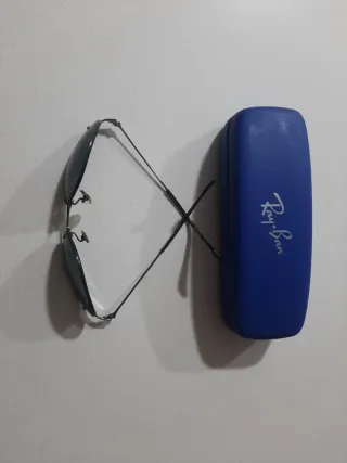 Gafas de sol Ray-Ban negras y verdes