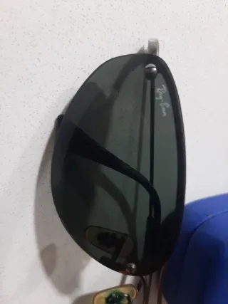 Gafas de sol Ray-Ban negras y verdes